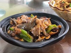 双菇面筋煲-胡子饮食店