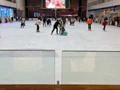 -冰纷万象滑冰场(赣州华润万象城店)