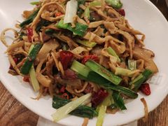 云南腊肉炒香笋-云海肴·汽锅鸡·云南菜(广安门天虹店)