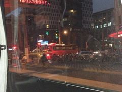 -桔子酒店(上海西藏北路地铁站店)