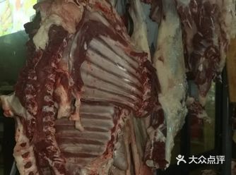 店里还有个小女孩特别可爱