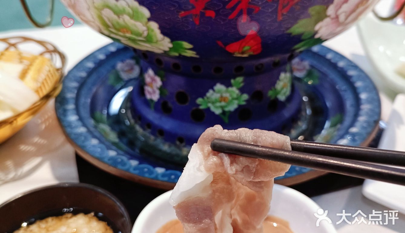 顺着东来顺来到皇城根