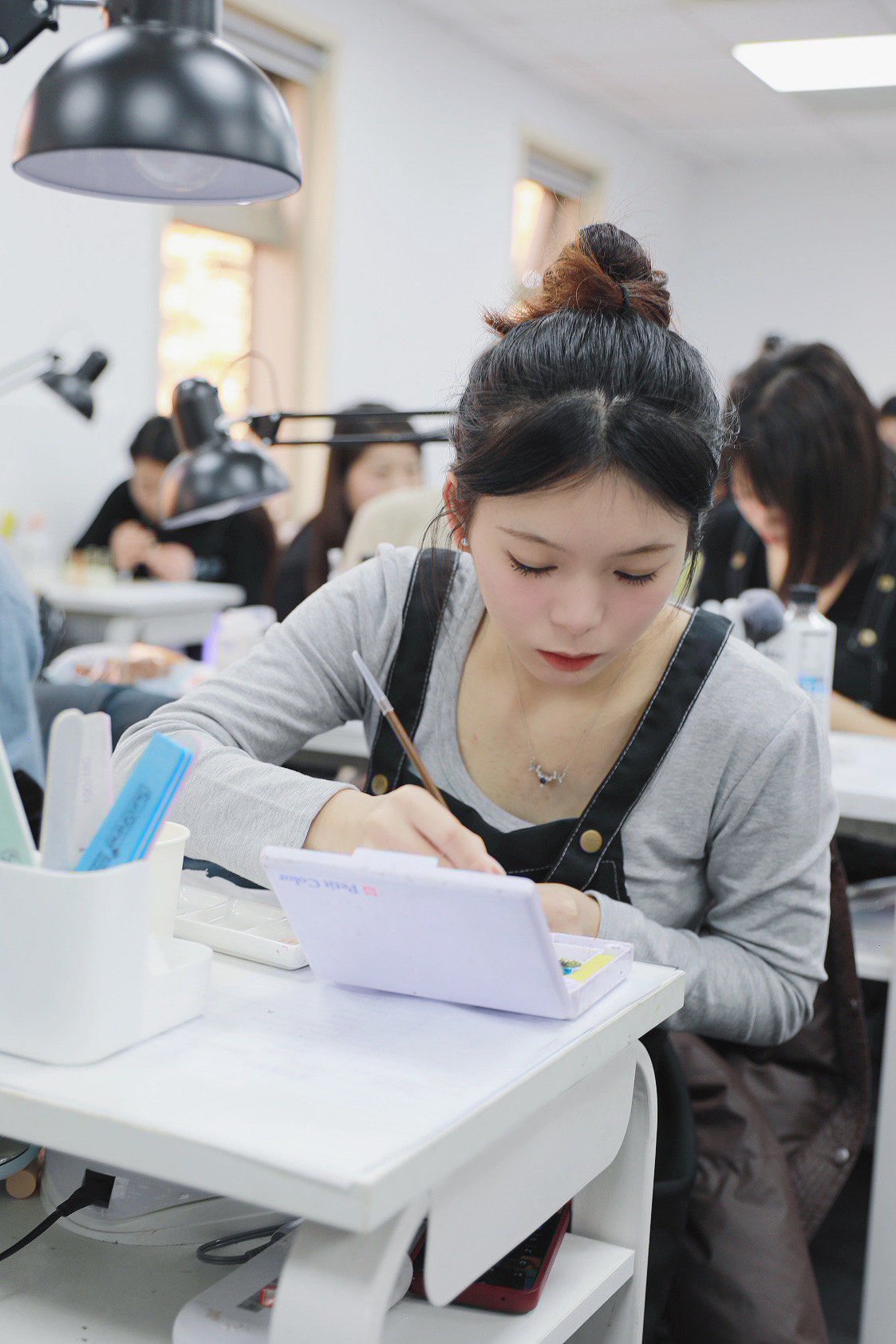 彩绘教学 认真学习的人最美
