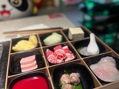 -海底捞火锅鲜切牛肉主题店(长寿路店)