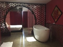 -天鹅恋主题酒店(光谷广场步行街店)