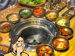 十道正宗韩国小菜-金顺韩式烤肉·网红烤肉店(广利路店)