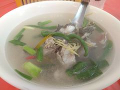 鮮魚湯-垦丁辉哥生鱼片