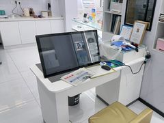 -光明眼镜·蔡司授权(徐泾店)