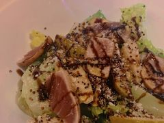 煎金枪鱼佐水果藜麦色拉-BONAZZA 意大利餐厅