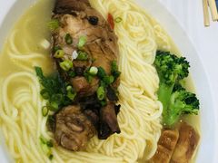 傲椒慢炖鸡腿面-康师傅私房牛肉面(马泉营奥莱店)