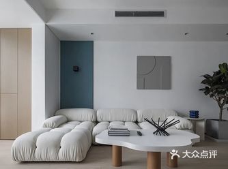 那叫一个高级，极简风要档次感，这样搭配很自然
