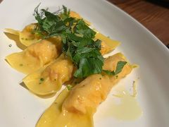 龙虾和虾仁饺子，柠檬和香草-Mercato莫卡多露台餐厅与酒吧(K11店)