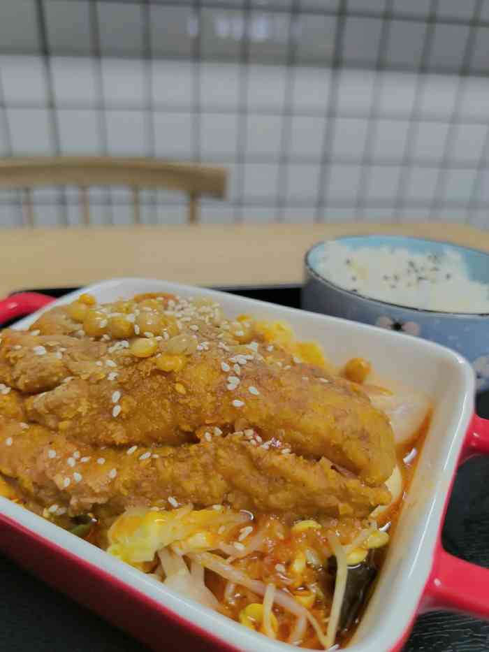 炅爸爸无骨烤鱼饭(万达店)-"在万达金街上,从来伊份那个入口一进去,走