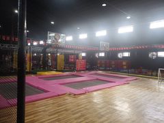 -嘿哟动霸CHUA·新潮玩运动娱乐中心·蹦床滑冰团建乐园
