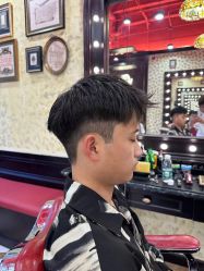 -东方先生国潮男士理发馆