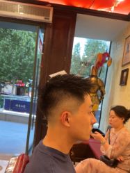 -东方先生国潮男士理发馆