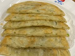 葱油饼-小船渔村•大连菜•大连焖鱼(明泽街店)