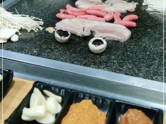 -小黑猪石板烤肉(美食街店)