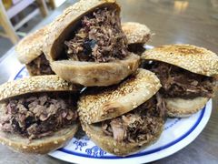 烧饼夹烧牛羊肉-老爆肚满五香烧牛羊肉