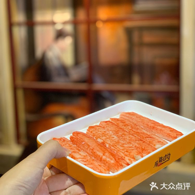 我在人民广场马路边边吃串儿