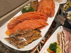 烟三文鱼拼黑椒马鲛-白天鹅宾馆·流浮阁咖啡厅