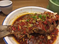 香煎鲫鱼-费大厨辣椒炒肉(新城吾悦广场店)