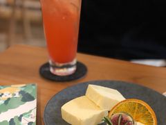 -彳亍咖啡·这里(水湾路店)