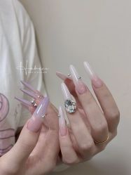 -花岐款式专研健康美甲沙龙