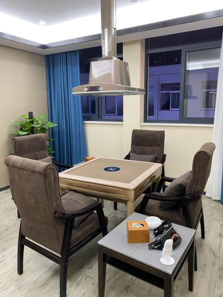 朋友带去的棋牌室.高端大气上档次.坏境优雅服务热情.赞赞赞.