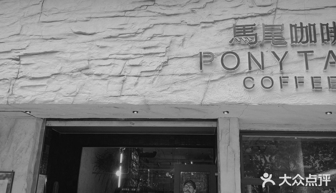 宏济路上各类特色店铺，这家同事点过外卖的咖啡