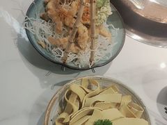 -洪氏嗨捞·广东猪肚鸡·椰子鸡火锅(西咸万象城店)