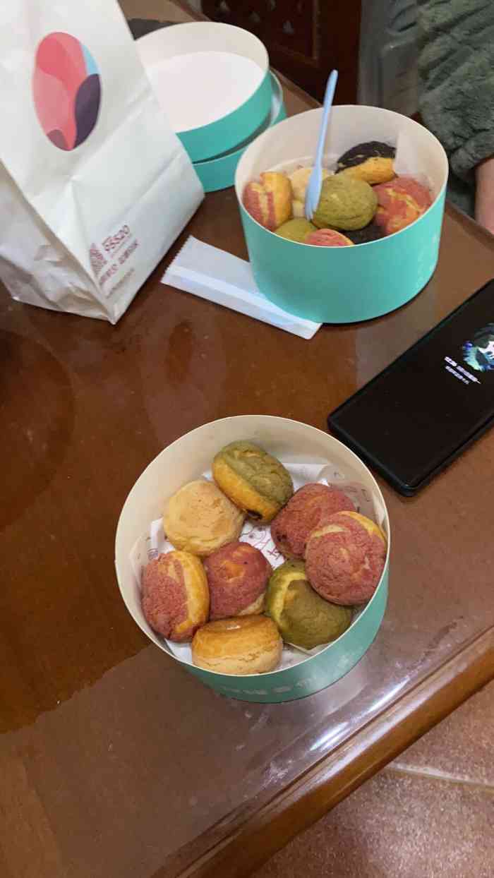 罐芝芝(金鹰店"偶然机会路过,发现这家店真的很火爆 最.