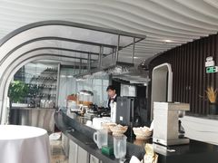 -亚洲国际大酒店·云顶阁旋转自助餐厅