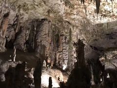 -波斯托伊纳溶洞