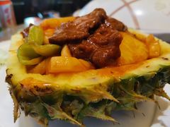 菠萝炒牛肉-龙泉人椰子鸡.糟粕醋.海南菜(三亚旗舰店)