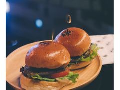 经典手打牛肉堡-龙治汉堡(中华城店)