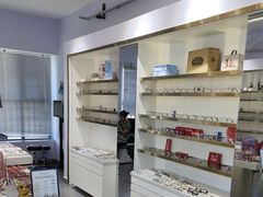 -视野联行眼镜•蔡司•依视路(温江店)
