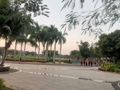 -万绿园