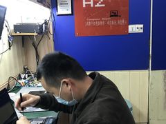 -鸿准通信科技·忠诚手机电脑维修中心(三林店)