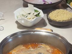 -喃喃椰·糟粕醋·椰子鸡火锅(七堡花园店)