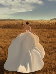 -至臻微拉婚纱摄影