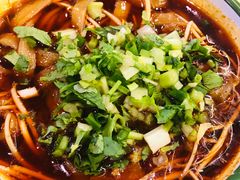 -拈签一笑黄牛肉辣卤串串