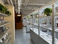 -无奔眼镜·蔡司·依视路授权店(马家堡店)