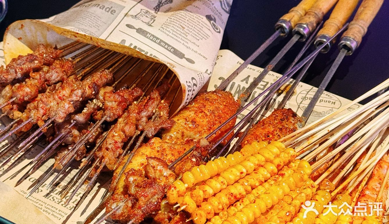 [耶][机智][加油]三五好友，撸串喝酒[啤酒][啤酒][啤酒]