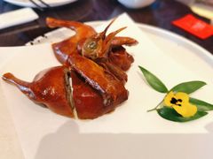 招牌脆皮乳鸽-名佳荟