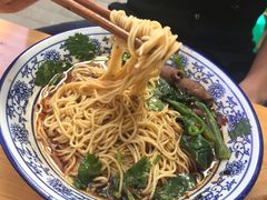 -渝之汇牛肉豌杂面