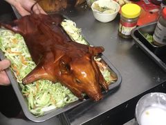 挂烤脆皮乳猪-港澳烧卤馆