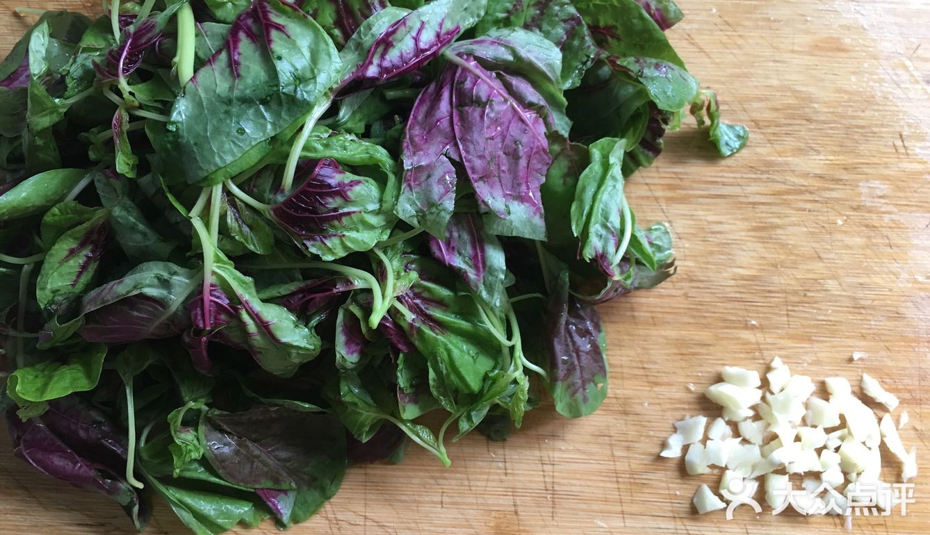 夏日时蔬来一份-蒜泥炒红苋菜！