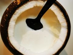 -志龙皇冠吃货椰子铺