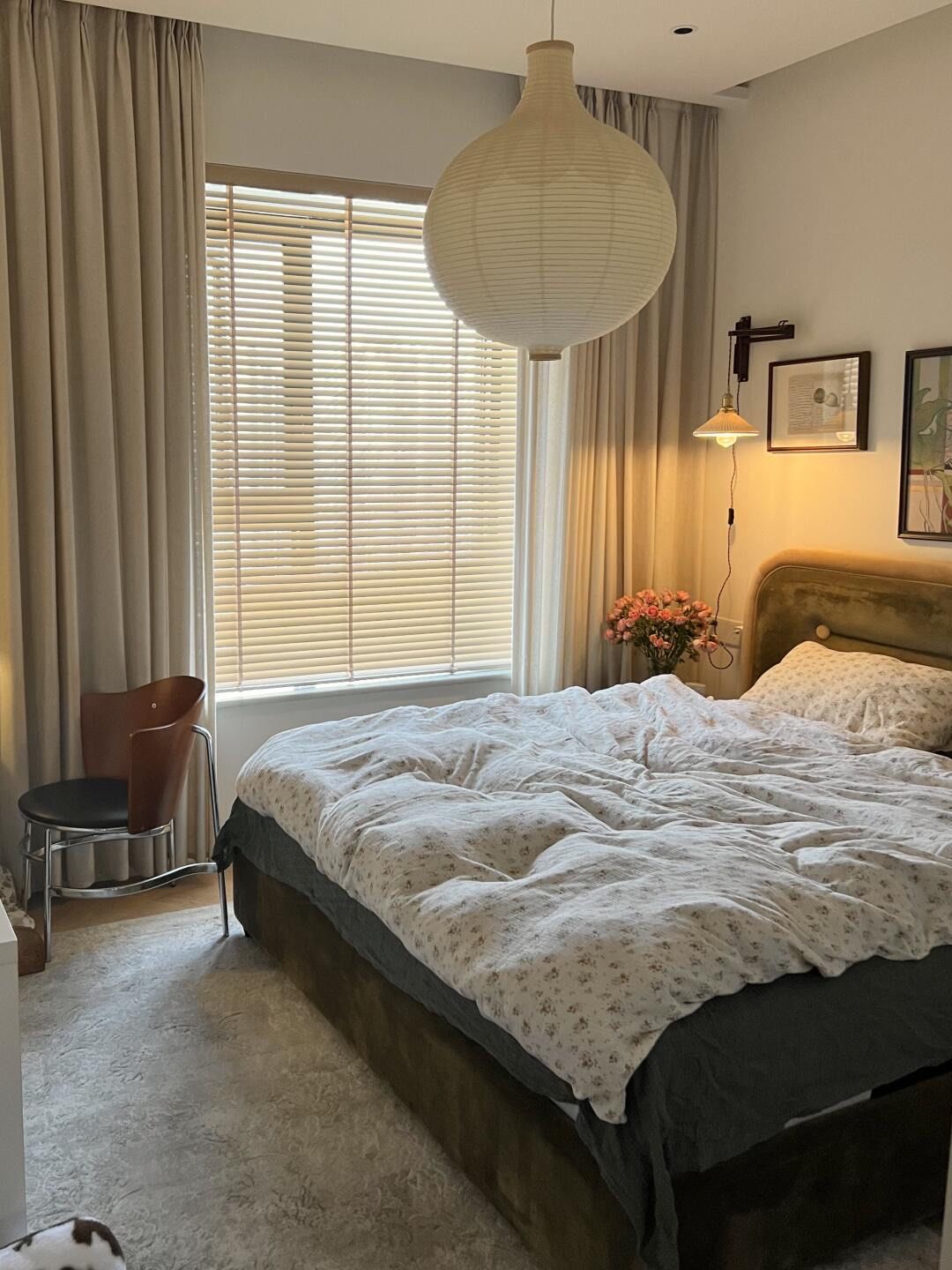 夜晚的小卧室真的好好宅!